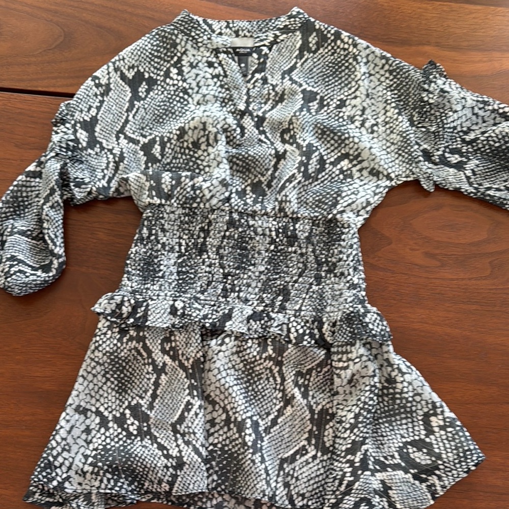 Aqua kids ruffle dress in black and white pattern. Size kids S (8).